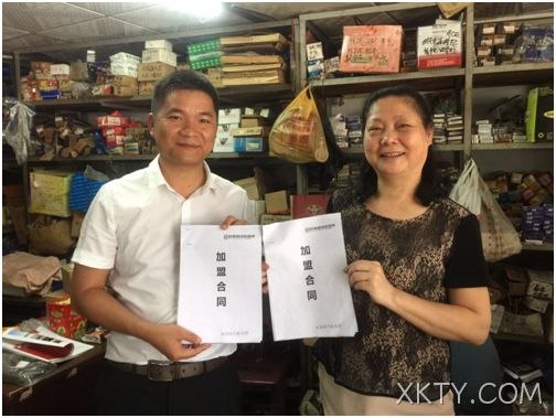 广东省惠州市加盟商：冼女士（右）/传统微配店